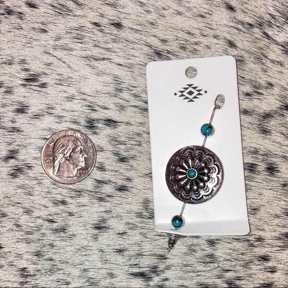 Western Ear Pin ⚡️ - Picture 2 of 3